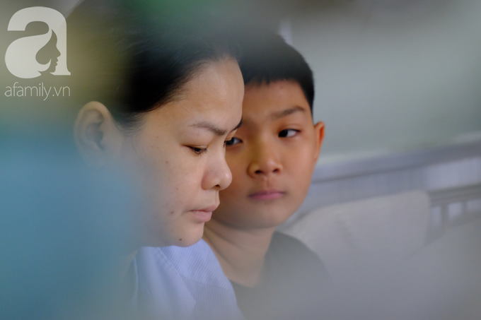 Thương cảnh bé trai 12 tuổi xin nghỉ học, một mình chăm sóc mẹ bị ung thư buồng trứng, tiểu đường nặng trong viện - Ảnh 15. Thương cảnh bé trai 12 tuổi xin nghỉ học, một mình chăm sóc mẹ bị ung thư buồng trứng, tiểu đường nặng trong viện - Ảnh 15.
