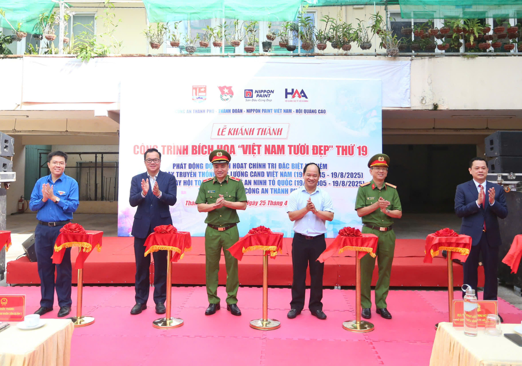 Nippon Paint cùng Công an TPHCM khánh thành tranh bích họa Việt Nam tươi đẹp thứ 19 - 1 Nippon Paint cùng Công an TPHCM khánh thành tranh bích họa Việt Nam tươi đẹp thứ 19 - 1