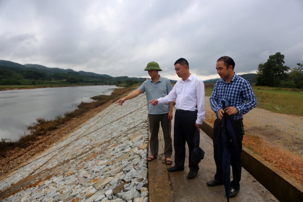 Nhiều cơ quan vào cuộc kiểm tra kè 12 tỷ đồng vừa bàn giao đã hỏng - 1