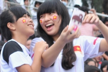 Ngắm những bóng hồng 9x “đốt nóng” sân Cần Thơ 