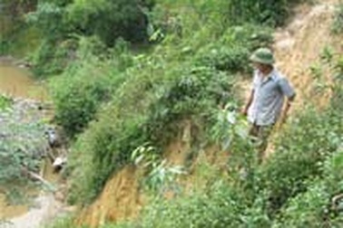 Những hộ dân sống bên miệng “thủy thần”