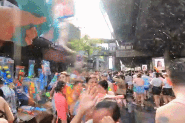 Để khách chơi thả ga trong 5 ngày, Thái Lan thu tiền mỏi tay