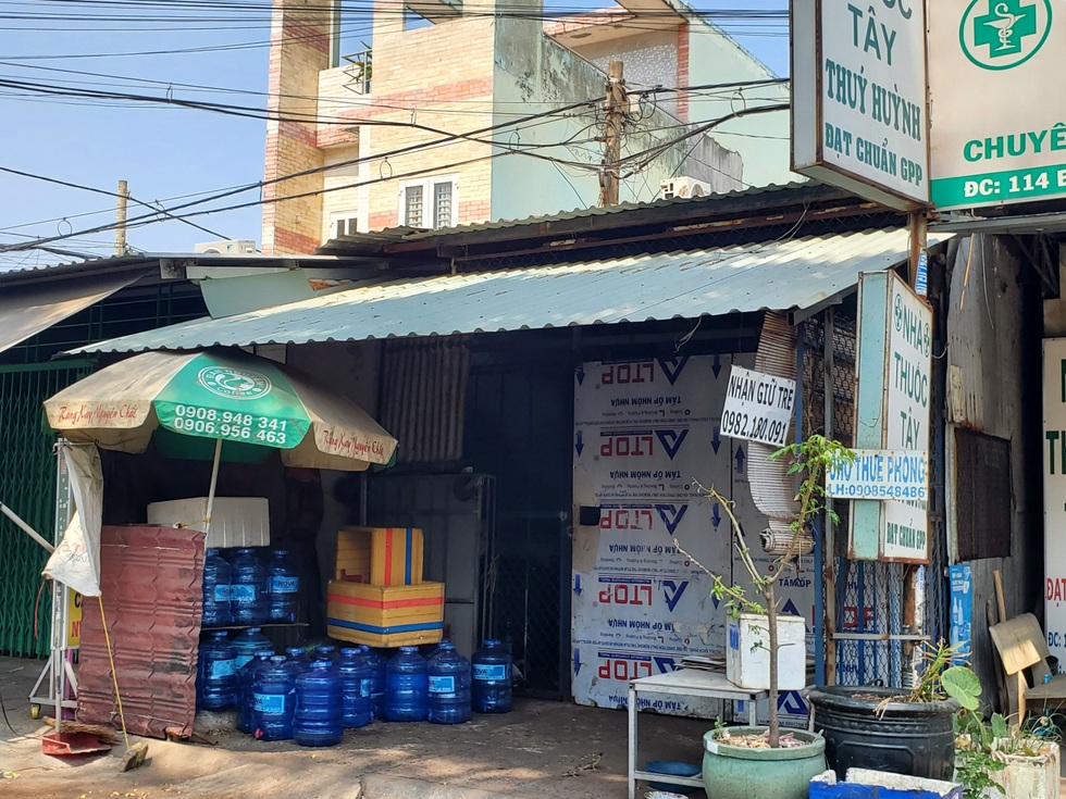 Thất nghiệp, công nhân thuê phòng trọ mở nhà trẻ, 6 bé chung 1 cái quạt - 2 Thất nghiệp, công nhân thuê phòng trọ mở nhà trẻ, 6 bé chung 1 cái quạt - 2