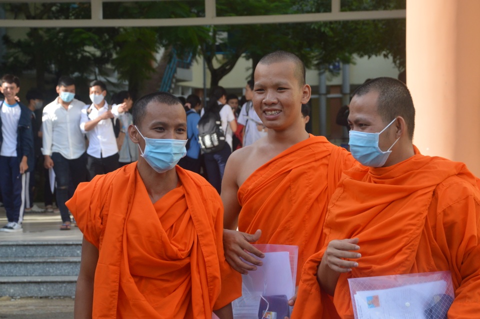 Đề Toán thi tốt nghiệp THPT: Vừa sức thí sinh nhưng để điểm 10 không dễ - 13 Đề Toán thi tốt nghiệp THPT: Vừa sức thí sinh nhưng để điểm 10 không dễ - 13