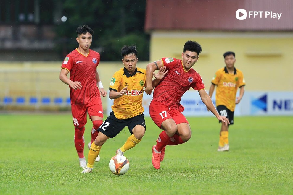 Nhiều bất ngờ ở Giải bóng đá hạng Nhất quốc gia - Bia Sao Vàng 2024/25 - 4 Nhiều bất ngờ ở Giải bóng đá hạng Nhất quốc gia - Bia Sao Vàng 2024/25 - 4