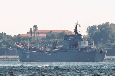 Tàu Nga chở vũ khí hướng về Syria