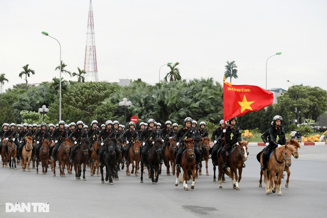 Dàn khí tài đặc chủng tham gia diễn tập bảo vệ Đại hội Đảng toàn quốc - 2 Dàn khí tài đặc chủng tham gia diễn tập bảo vệ Đại hội Đảng toàn quốc - 2