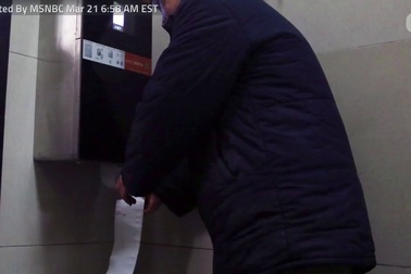 Trung Quốc quét mặt người dùng để chống nạn trộm giấy vệ sinh công cộng