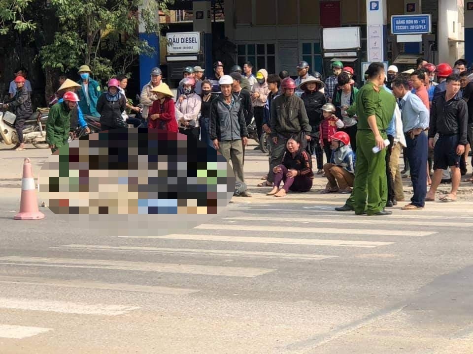 Truy tìm người gây va chạm khiến chủ xe máy ngã xuống đường, bị xe tải chẹn  - 1 Truy tìm người gây va chạm khiến chủ xe máy ngã xuống đường, bị xe tải chẹn  - 1