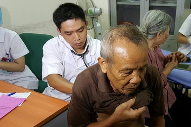 Làm thế nào để chuyển bảo hiểm y tế cho cả năm?