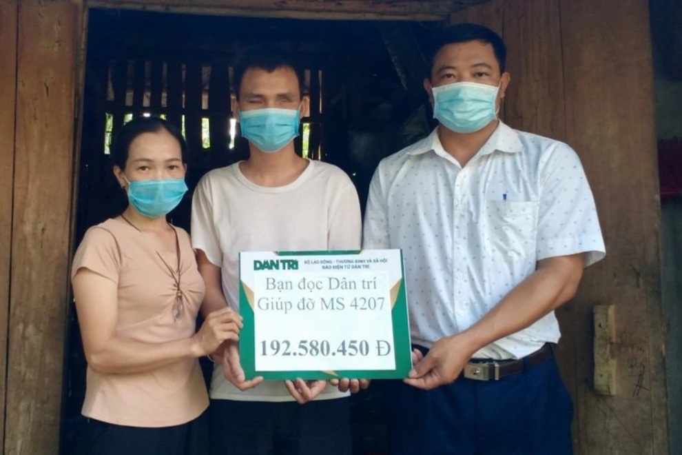 Người đàn ông mù chới với trong đại dịch Covid-19 được bạn đọc giúp đỡ - 1 Người đàn ông mù chới với trong đại dịch Covid-19 được bạn đọc giúp đỡ - 1