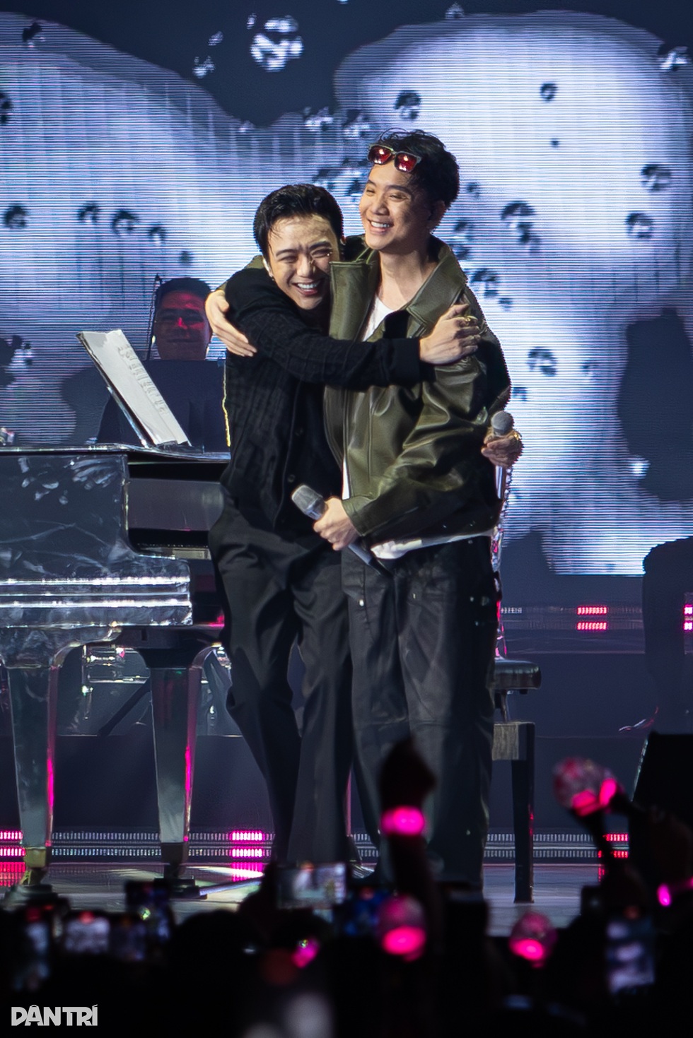 SOOBIN hát xẩm cùng bố - NSND Huỳnh Tú, khiến hàng nghìn fan phát sốt - 5