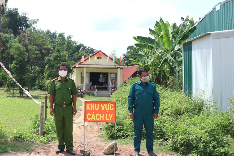 Đắk Lắk: Trên 500 thí sinh được test nhanh Covid-19 trước ngày thi THPT - 2 Đắk Lắk: Trên 500 thí sinh được test nhanh Covid-19 trước ngày thi THPT - 2