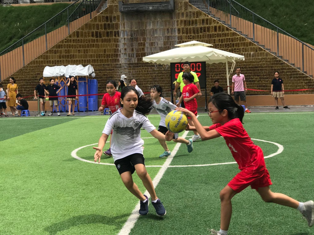 Mẫu nhí Minh Anh: 12 tuổi cao 1m65, có thành tích học tập ấn tượng - 8 Mẫu nhí Minh Anh: 12 tuổi cao 1m65, có thành tích học tập ấn tượng - 8