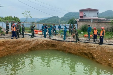 Dừng tìm kiếm nạn nhân nghi rơi xuống "hố tử thần" ở Bắc Kạn