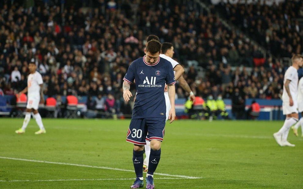 PSG 2-1 Lille: Ngược dòng ngoạn mục nhờ... thay Messi sớm - 4 PSG 2-1 Lille: Ngược dòng ngoạn mục nhờ... thay Messi sớm - 4