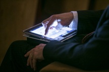 Anh “noi gương” Mỹ, cấm thiết bị điện tử trong các chuyến bay từ Trung Đông