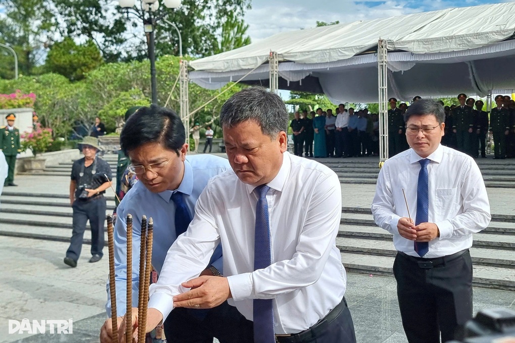 Hành trình đưa 12 người lính trở về sau hàng chục năm nằm lại giữa rừng sâu - 3 Hành trình đưa 12 người lính trở về sau hàng chục năm nằm lại giữa rừng sâu - 3