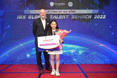 Ca sĩ nhí Đồng Hiền Trang Anh nhận học bổng toàn phần từ Ivy Global School