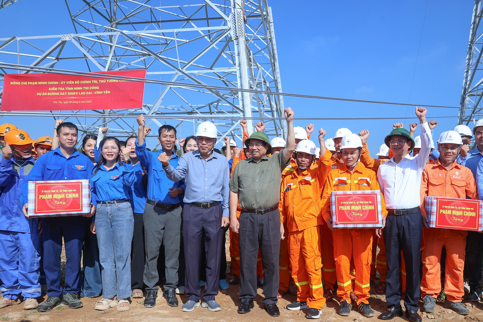 Hoàn thành đường dây 500kV Lào Cai - Vĩnh Yên trong 6 tháng thay vì 2 năm - 3