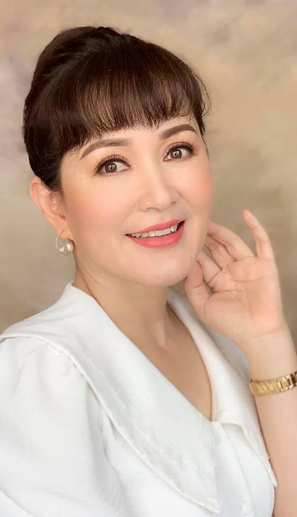 NSND Minh Hoà gây sửng sốt với kiểu tóc “nam tính” hơn 30 năm trước - 7 NSND Minh Hoà gây sửng sốt với kiểu tóc “nam tính” hơn 30 năm trước - 7