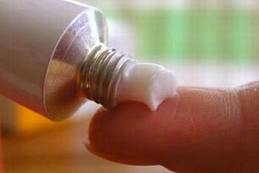 Đình chỉ lưu hành kem bôi trực tràng, thuốc viên đặt ngoại nhập