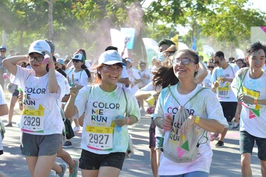 5.000 người hào hứng với “Đường chạy sắc màu”