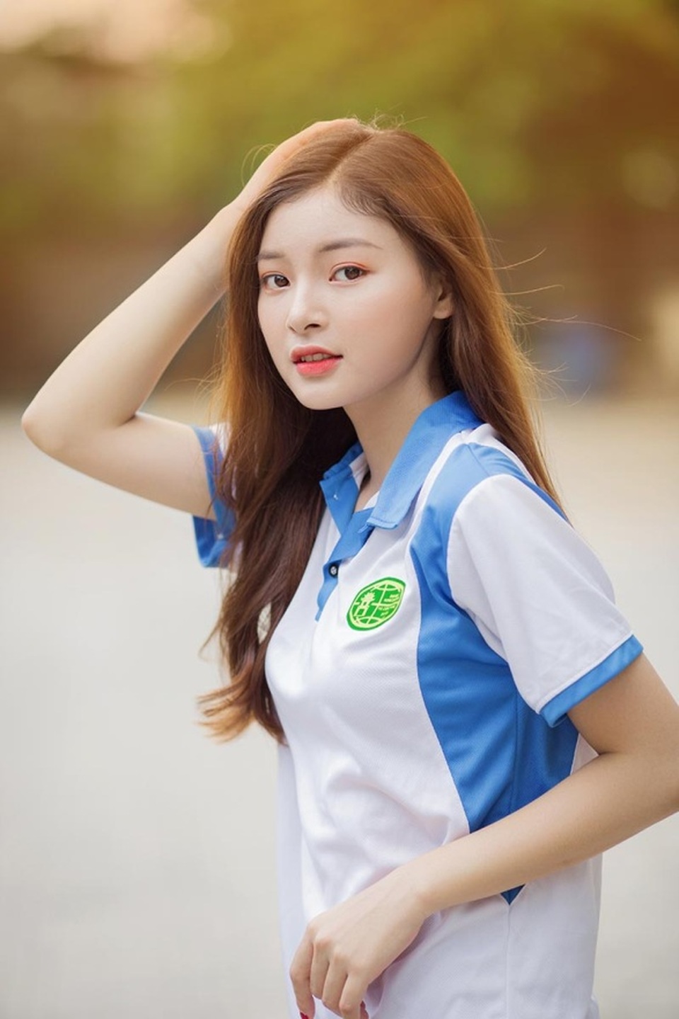 Á khôi Tài sắc Việt Nam đẹp rạng ngời trong bộ đồng phục giản dị - 2