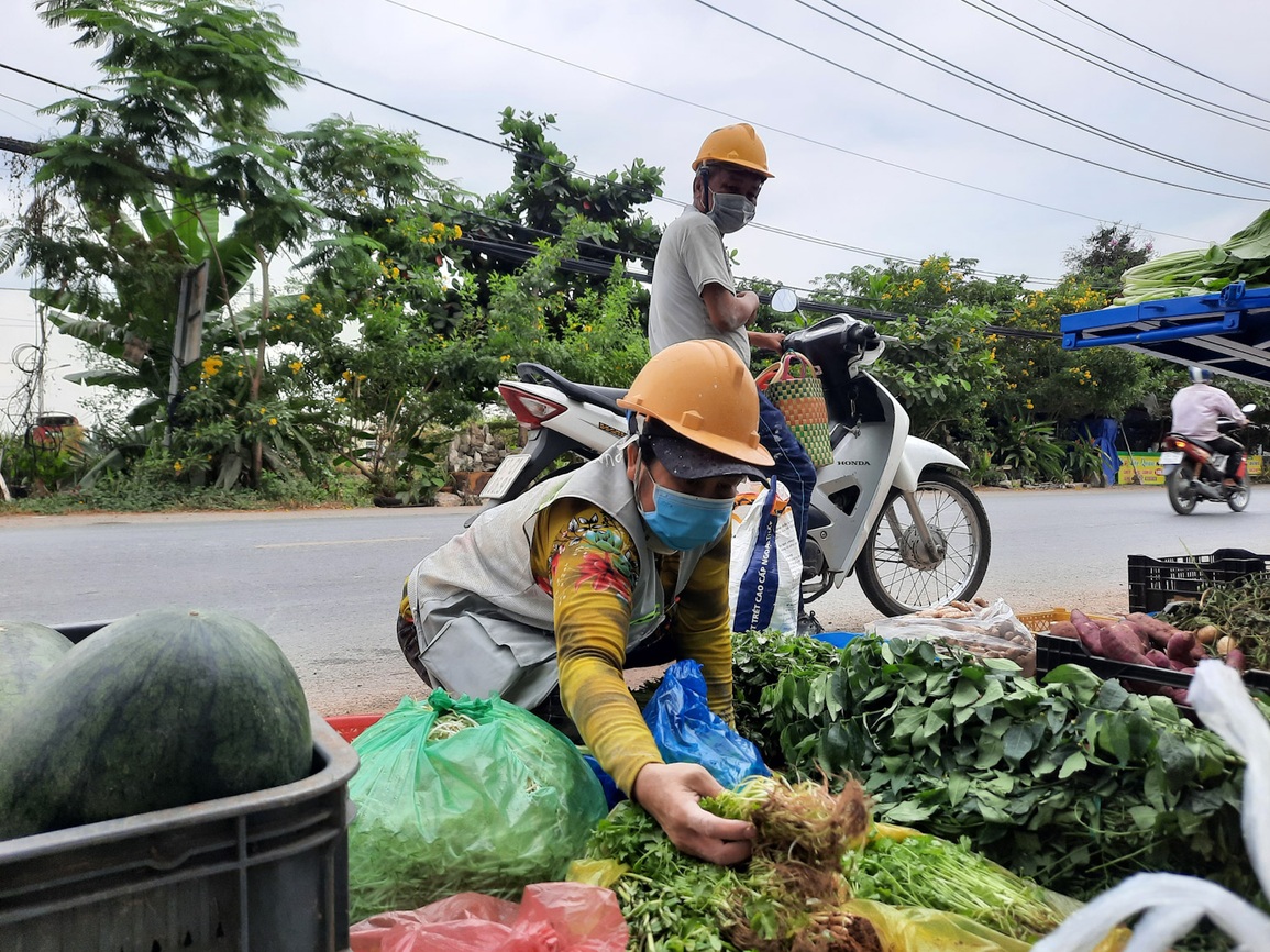 Bão giá đang bóp nghẹt túi tiền người lao động nghèo thế nào? - 2 Bão giá đang bóp nghẹt túi tiền người lao động nghèo thế nào? - 2