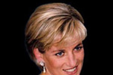 Tại sao một bác sĩ phẫu thuật từ chối kết hôn với “Bông hồng nước Anh”?