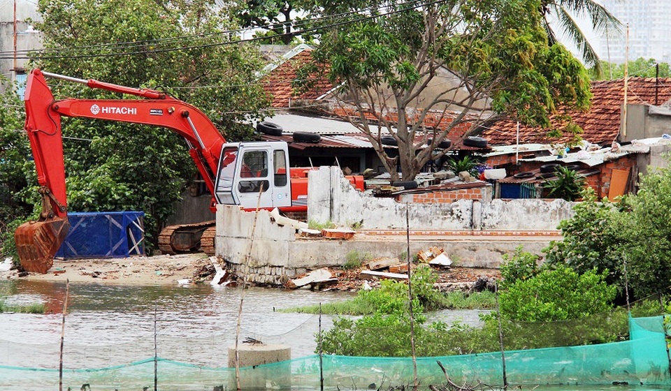 Khốn khổ hàng trăm hộ dân sống treo giữa phố tại Bình Định! - 4 Khốn khổ hàng trăm hộ dân sống treo giữa phố tại Bình Định! - 4