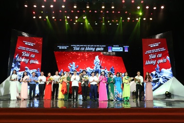 Trở về ký ức thời hoa lửa trong đêm nhạc “Bài ca không quên”