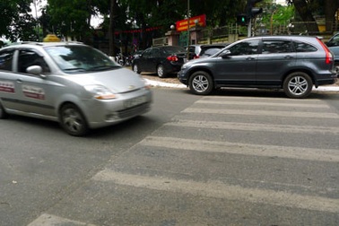 "Chèn lên luật pháp?"