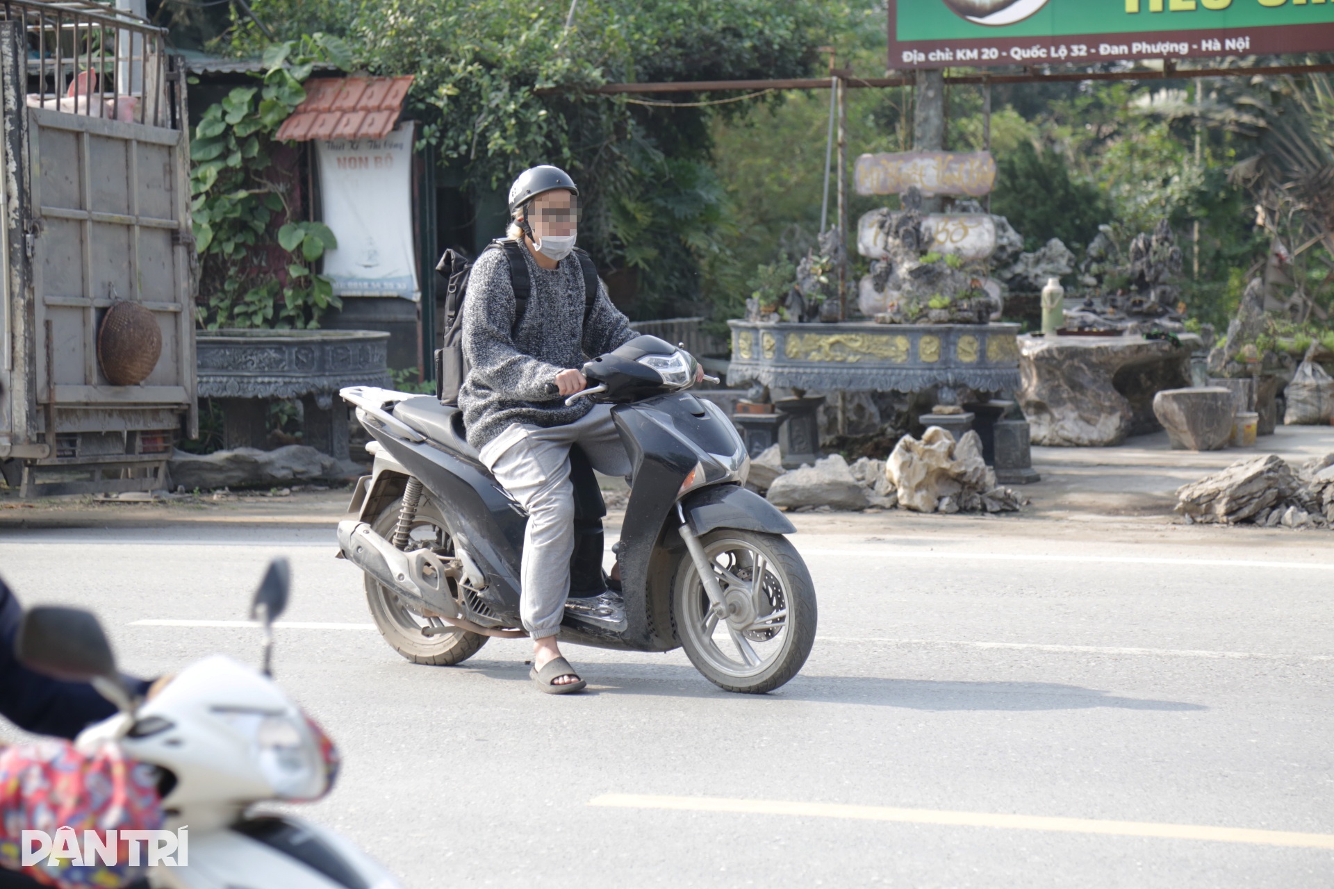 Vội đi giao vịt, người phụ nữ ở Hà Nội phóng xe máy chạy quá tốc độ - 9 Vội đi giao vịt, người phụ nữ ở Hà Nội phóng xe máy chạy quá tốc độ - 9