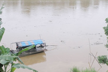 Mưa to kéo dài, sông Hồng xuất hiện lũ lớn đầu mùa