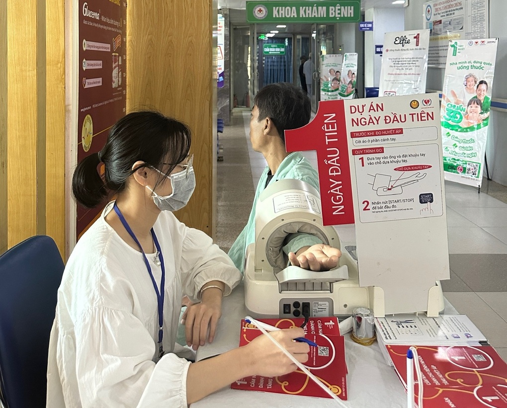 Người mắc bệnh tăng huyết áp đang trẻ hóa - 1 Người mắc bệnh tăng huyết áp đang trẻ hóa - 1