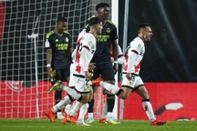 Thua sốc Vallecano, Real Madrid mất ngôi đầu bảng vào tay Barcelona