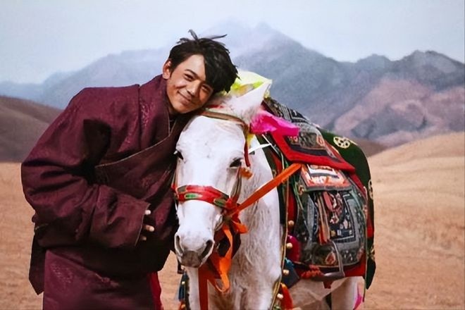 Từ chàng chăn bò, hotboy Tây Tạng đổi khác sau 2 năm trở thành ngôi sao - 5