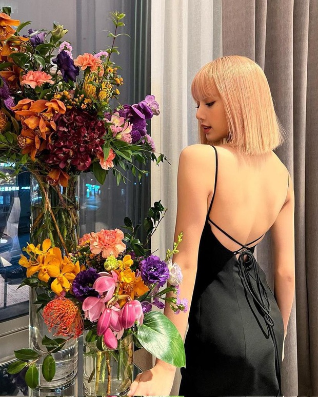 Mê mẩn dáng vóc của nữ thần tượng được khen đẹp như búp bê sống - 3 Mê mẩn dáng vóc của nữ thần tượng được khen đẹp như búp bê sống - 3