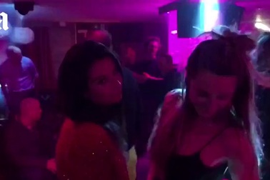 Rò rỉ video Hoàng tử Anh William nhảy trong hộp đêm