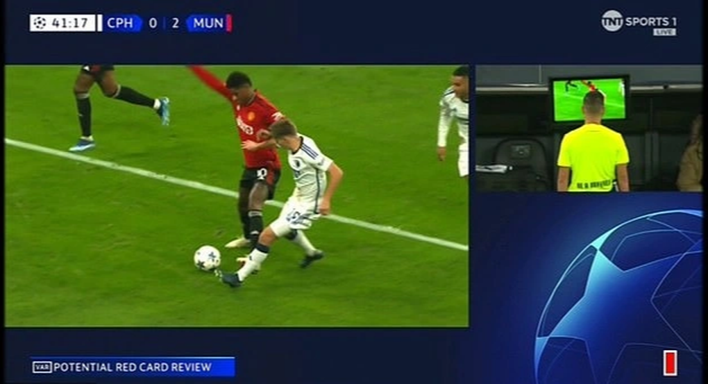 Tranh cãi tình huống Marcus Rashford nhận thẻ đỏ khiến Man Utd thua trận - 2 Tranh cãi tình huống Marcus Rashford nhận thẻ đỏ khiến Man Utd thua trận - 2