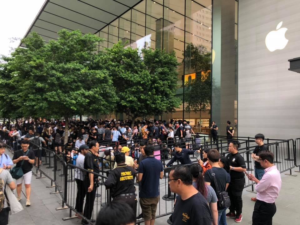 Dân buôn Việt nhận đặt trước iPhone 12, đoán giá hơn 100 triệu đồng - 2 Dân buôn Việt nhận đặt trước iPhone 12, đoán giá hơn 100 triệu đồng - 2