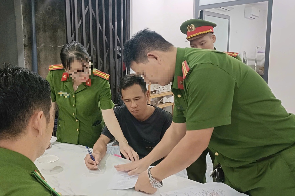 Bắt chủ cùng nhân viên cơ sở massage từ A tới Z - 1 Bắt chủ cùng nhân viên cơ sở massage từ A tới Z - 1