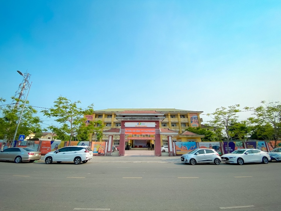Phổ thông Cao đẳng đem đến cơ hội nghề nghiệp rộng mở cho sinh viên Huế - 1 Phổ thông Cao đẳng đem đến cơ hội nghề nghiệp rộng mở cho sinh viên Huế - 1