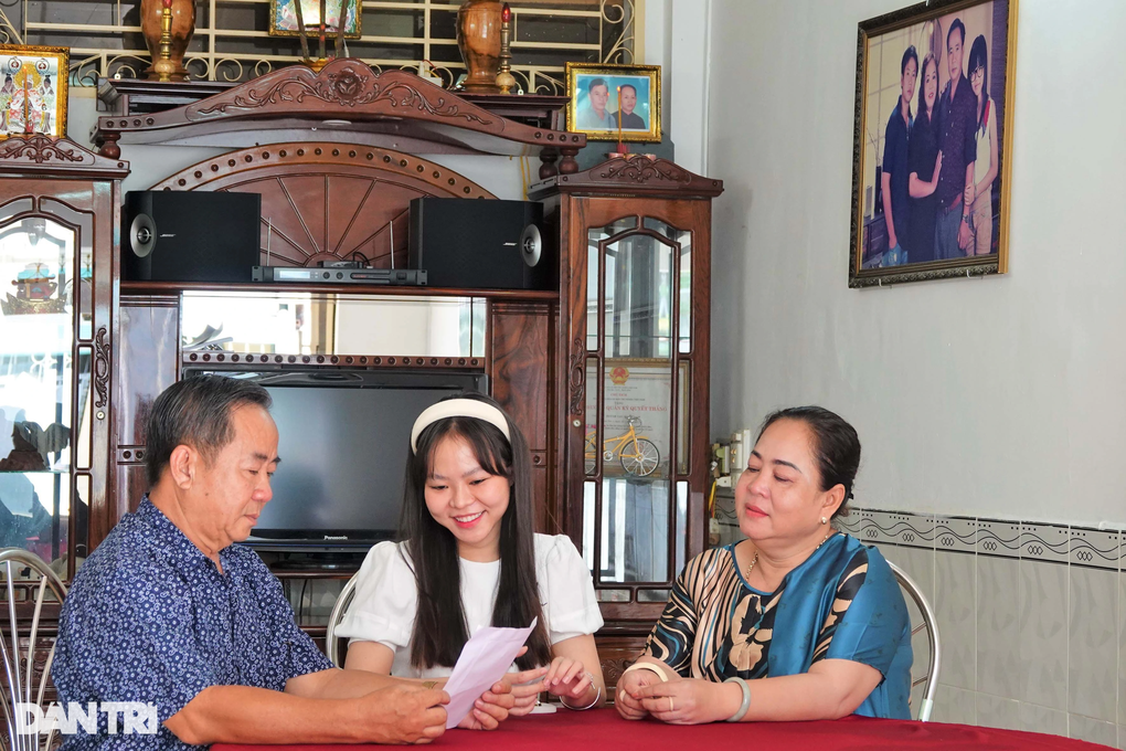 Những bóng hồng cử nhân ở miền Tây viết đơn xin khoác màu áo lính - 1 Những bóng hồng cử nhân ở miền Tây viết đơn xin khoác màu áo lính - 1