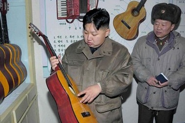 Kim Jong-Un thị sát một đơn vị quân đội