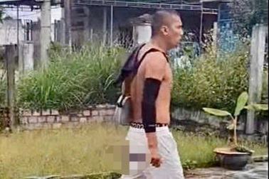 Công an bắn chỉ thiên, xịt hơi cay bắt tội phạm cố thủ trong nhà dân