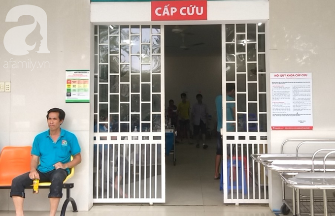 Bình Dương: Bé trai 20 ngày tuổi bị bỏ rơi ngoài nghĩa địa, khóc ngất vì đói bụng nhiều giờ liền - Ảnh 2. Bình Dương: Bé trai 20 ngày tuổi bị bỏ rơi ngoài nghĩa địa, khóc ngất vì đói bụng nhiều giờ liền - Ảnh 2.