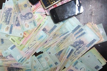 Quý bà U50 điều hành đường dây đánh bạc 50 tỷ