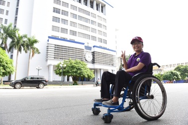 Cô học trò khuyết tật trường chuyên Lê Hồng Phong được tuyển thẳng vào ĐH Bách khoa HN